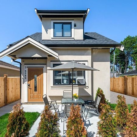 Three Bedrooms Brand New Laneway House Near Public Transit バンクーバー エクステリア 写真