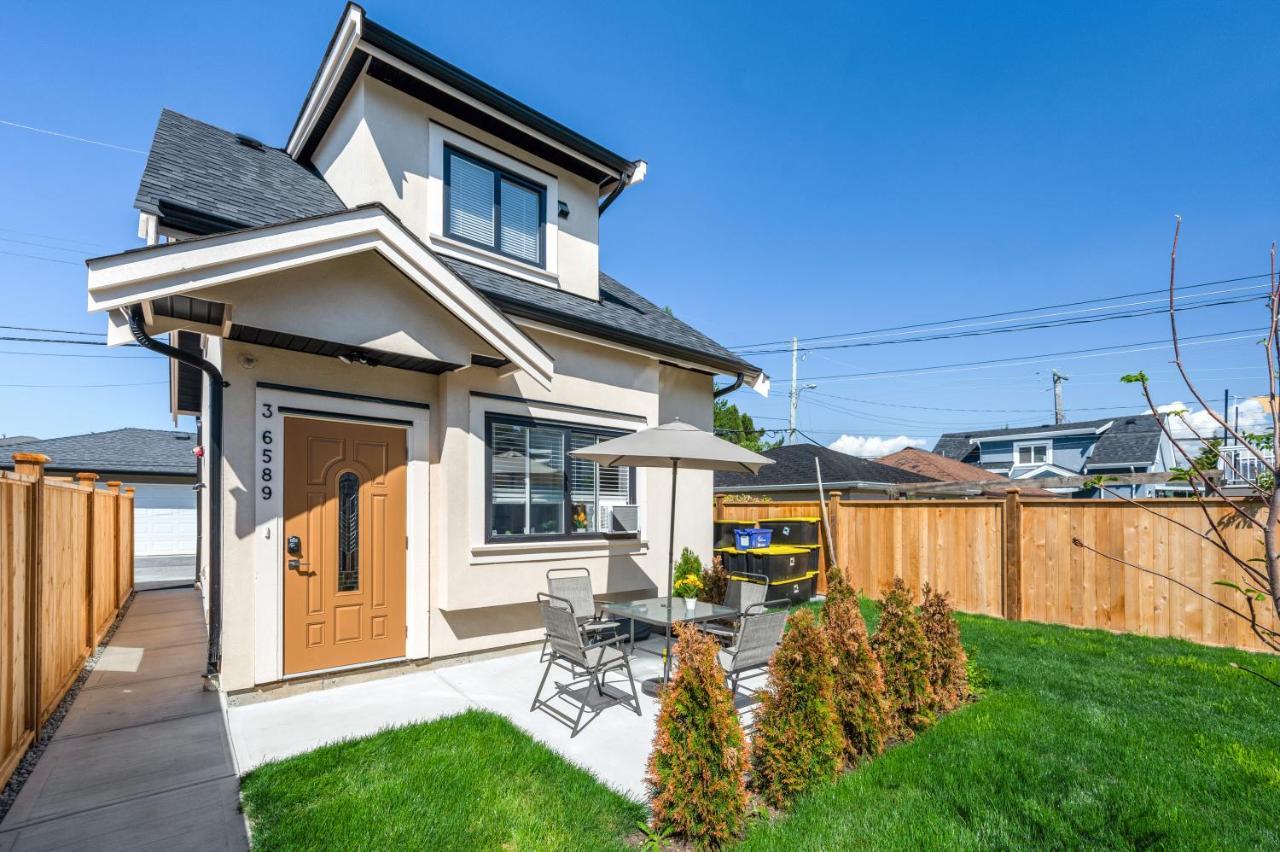 Three Bedrooms Brand New Laneway House Near Public Transit バンクーバー エクステリア 写真