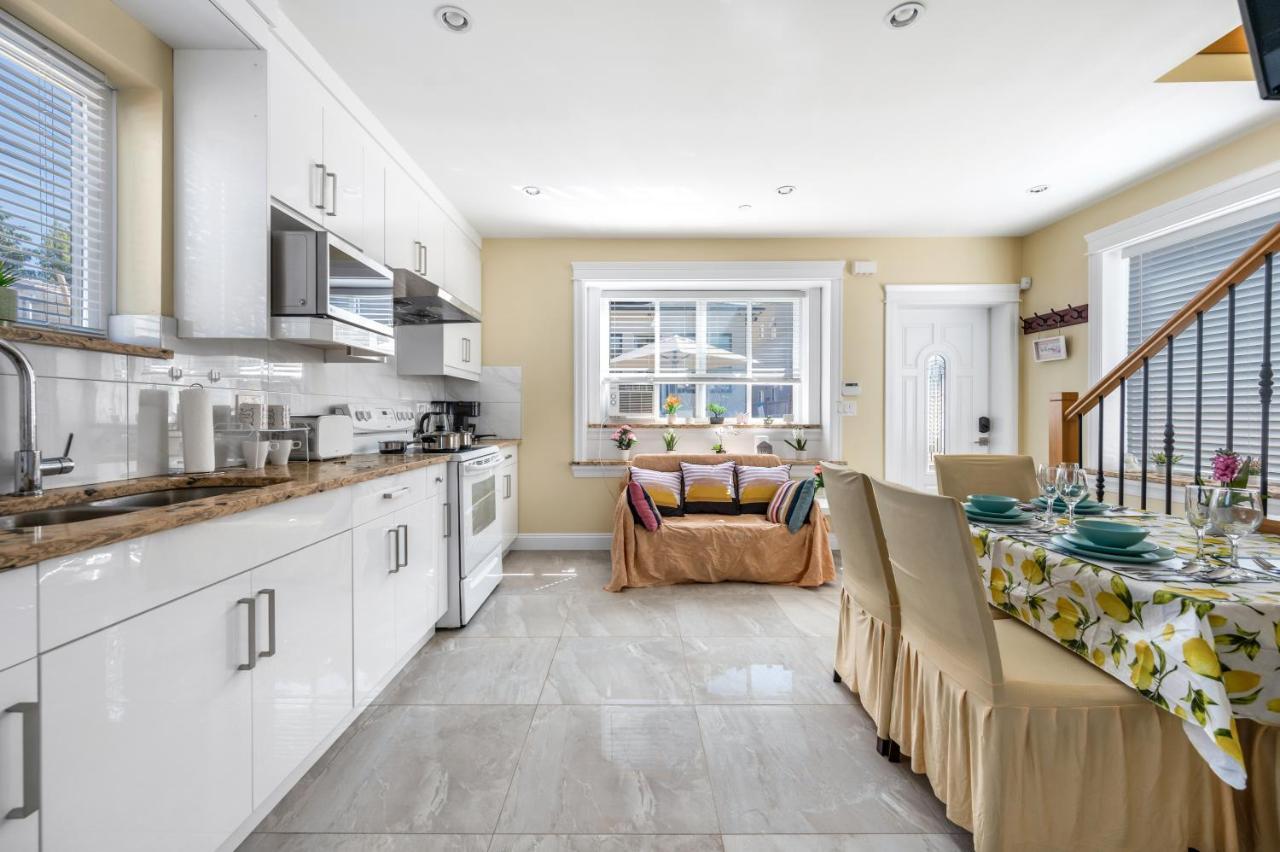 Three Bedrooms Brand New Laneway House Near Public Transit バンクーバー エクステリア 写真