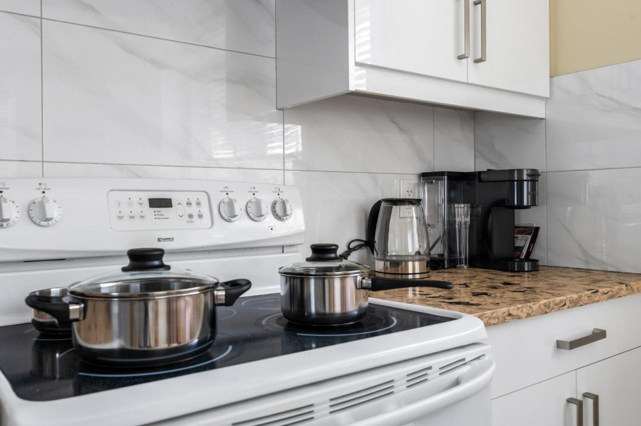 Three Bedrooms Brand New Laneway House Near Public Transit バンクーバー エクステリア 写真